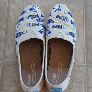 TOMS hand paintes canvas shoes